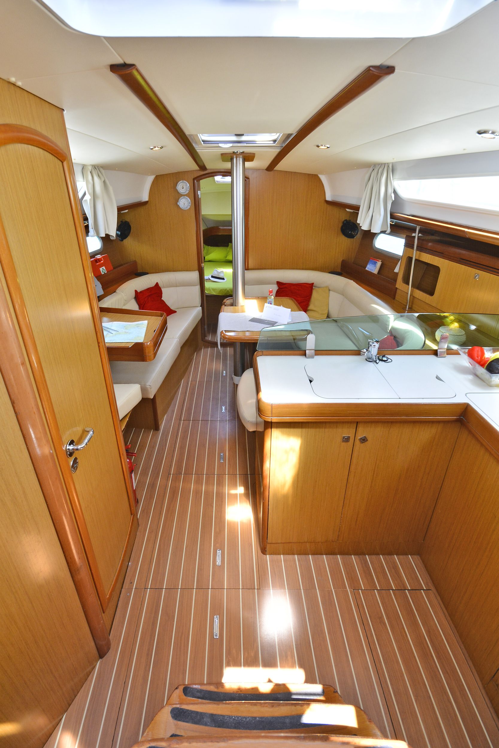 Sun Odyssey 36i Performance 10